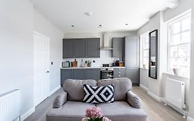 Shades Of Grey - 2 Bed Apartment